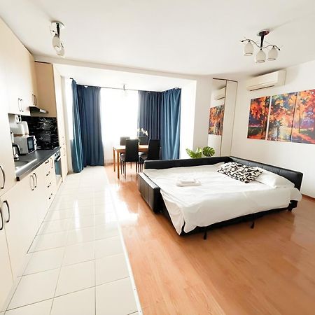 Enchanting Retreat - Historic Old Town - Pet-Friendly Haven - Steps From Unirii 布加勒斯特 外观 照片
