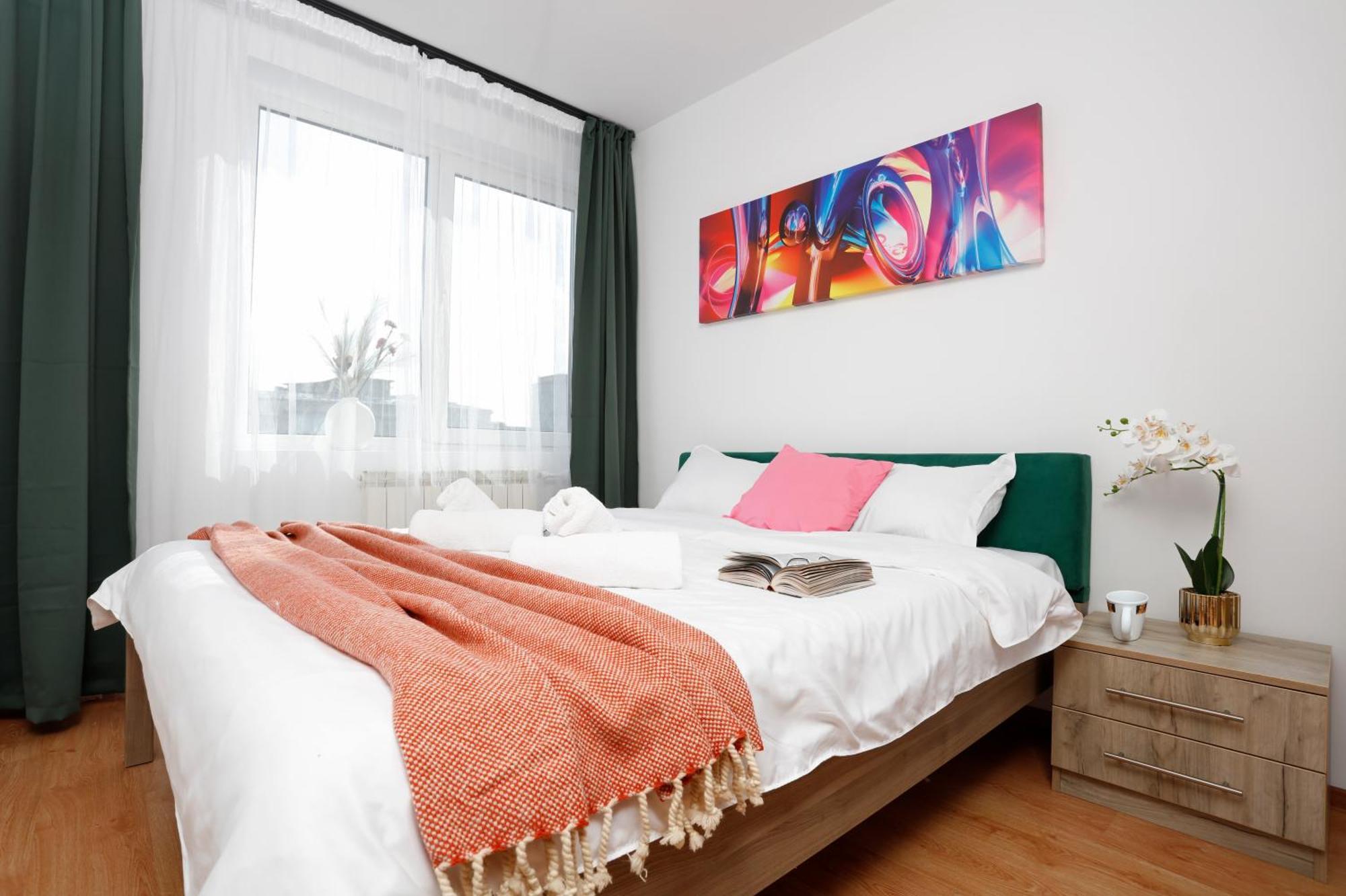 Enchanting Retreat - Historic Old Town - Pet-Friendly Haven - Steps From Unirii 布加勒斯特 外观 照片
